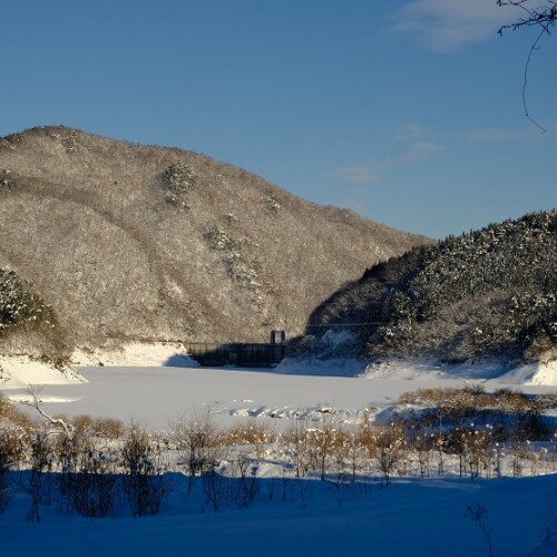 栗駒ダムの冬の風景写真