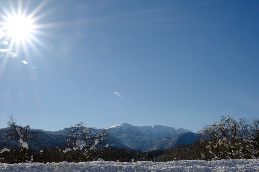 x－t4で撮影した須川岳の冬の写真