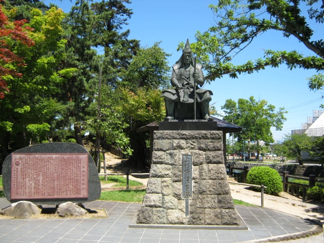 上杉謙信公の銅像