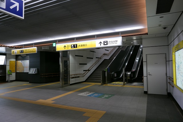 仙台駅地下鉄生き方の写真