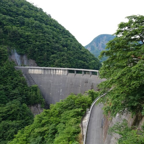 夏の鳴子ダムの風景写真