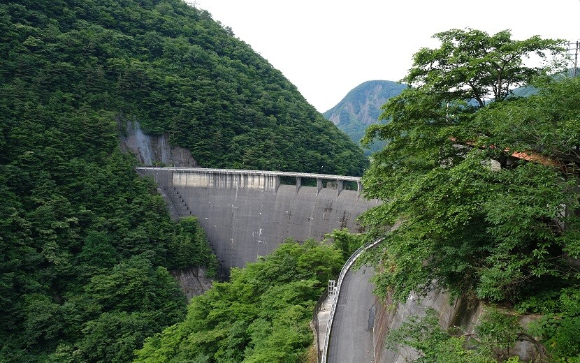 夏の鳴子ダムの風景写真