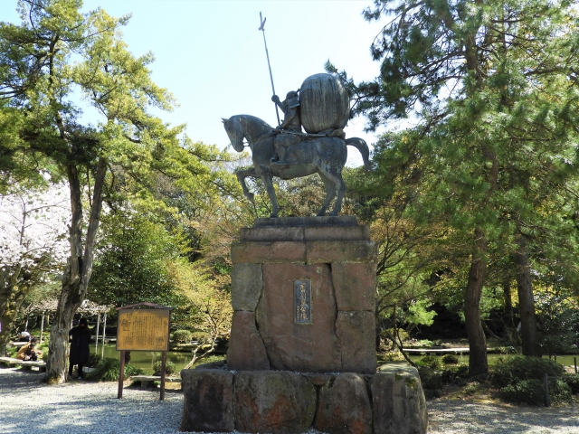 前田利家公の銅像