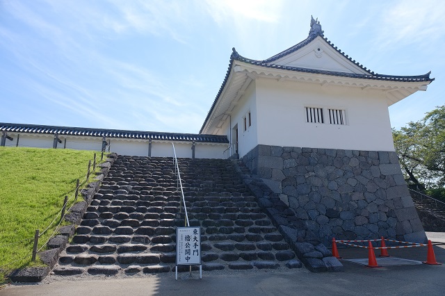 山形城のやぐらの入り口の写真