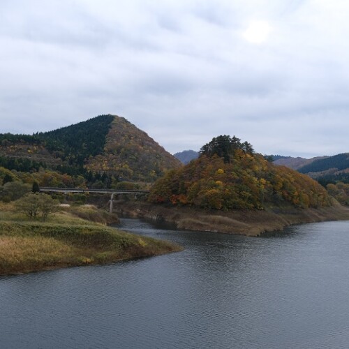 錦秋湖の秋の紅葉の写真