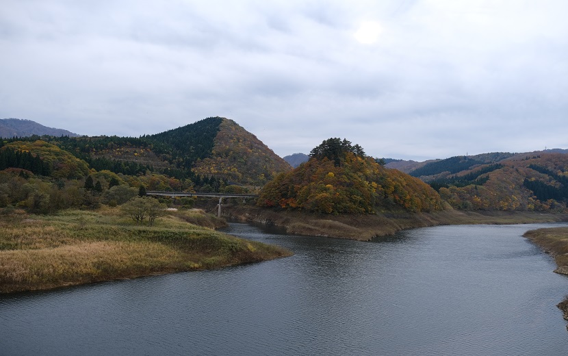錦秋湖の秋の紅葉の写真