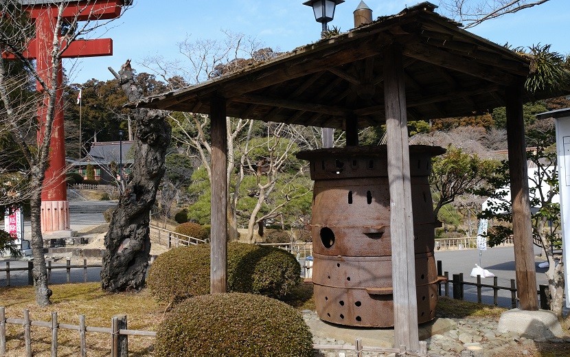 塩釜の地の由来になった塩の窯の写真