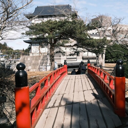 松島五大堂の赤い橋の写真