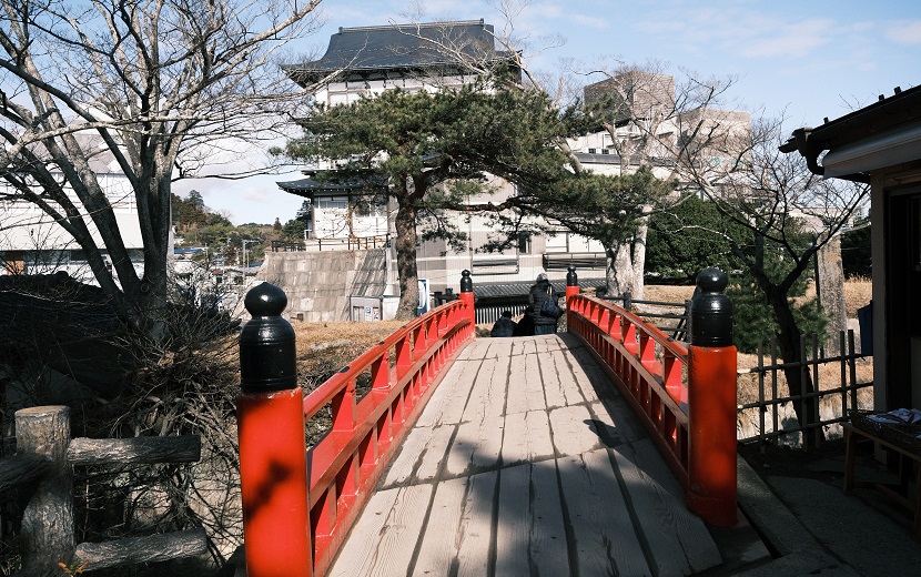 松島五大堂の赤い橋の写真