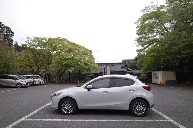 円通院の駐車場から松島を見る