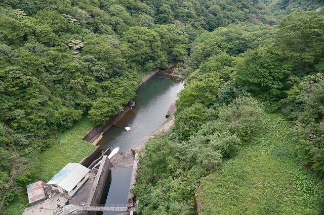 栗駒ダムの春の風景写真