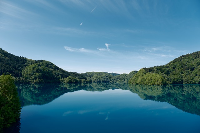 「秋扇湖」の春の風景写真