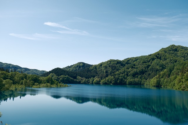 「秋扇湖」の春の風景写真