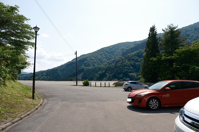 鳴子ダムの駐車場の写真