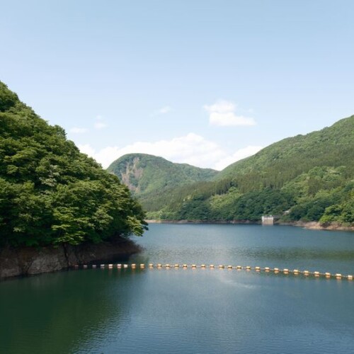 鳴子ダムの春の五月の風景写真