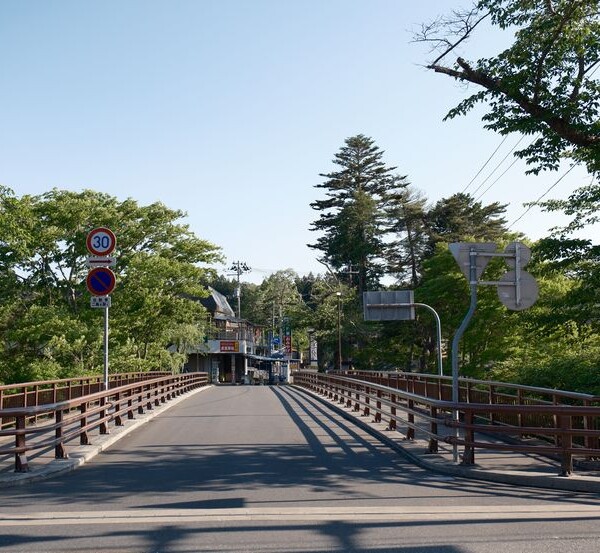 厳美渓の景勝観光地の厳美渓大橋の風景写真