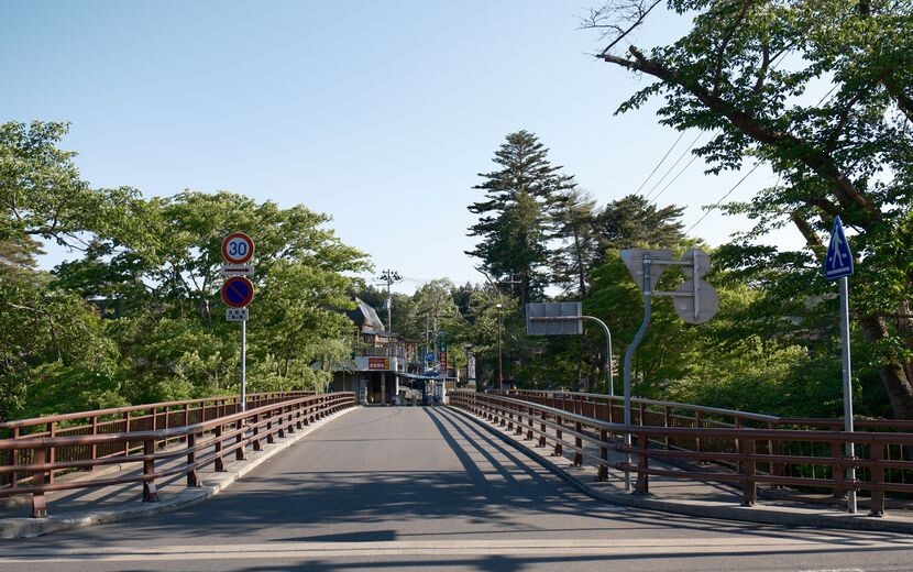 厳美渓の景勝観光地の厳美渓大橋の風景写真