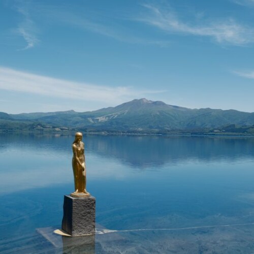 田沢湖のたつこ像の撮湖面の風景