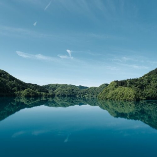 秋扇湖の春の風景写真