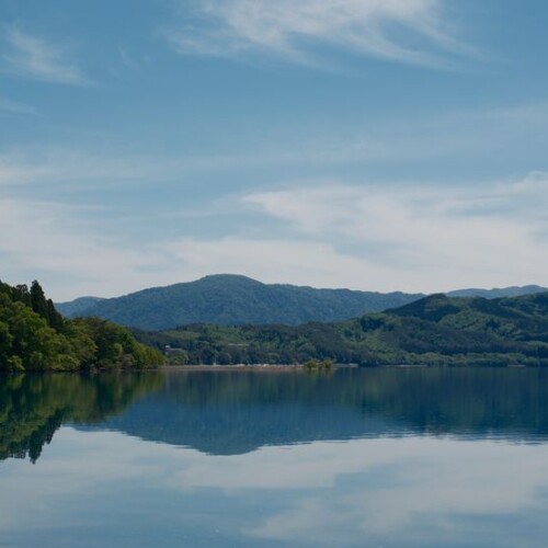 春の田沢湖の風景写真