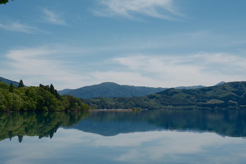 春の田沢湖の風景写真