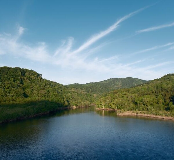 胆沢ダム奥州湖の朝の写真