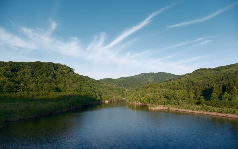 胆沢ダム奥州湖の朝の写真