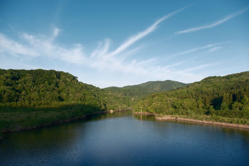 胆沢ダム奥州湖の朝の写真