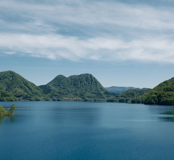 玉川ダムの湖面の写真
