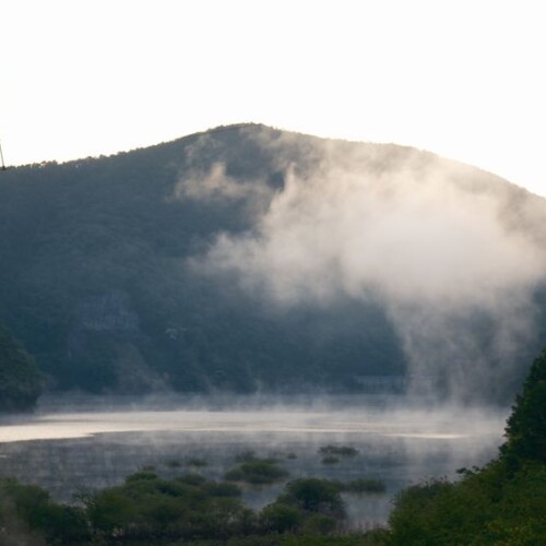 胆沢湖奥州湖の朝の風景
