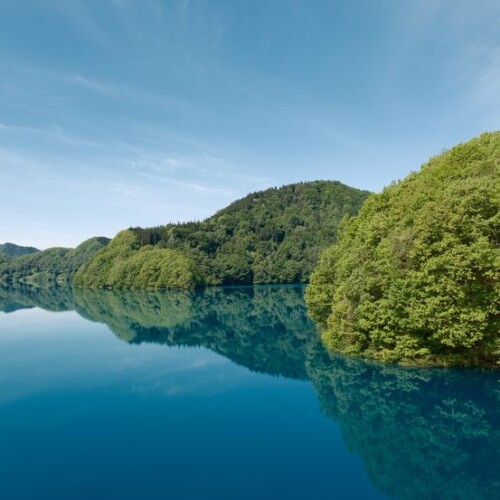 秋扇湖の春の風景写真