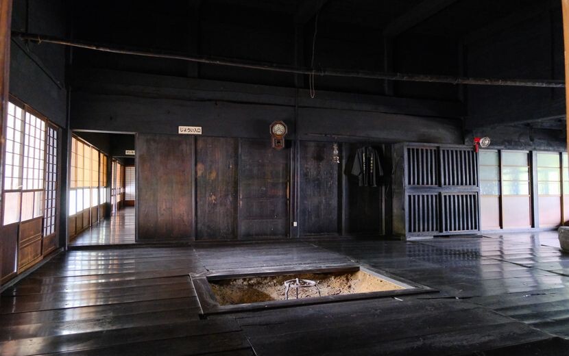 旅先の古民家の風景