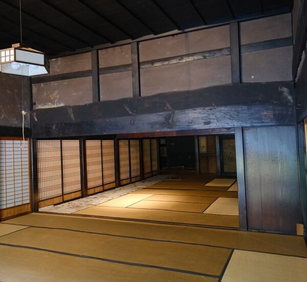 旅先の古民家の風景