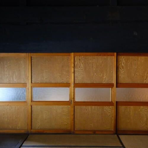 旅先の古民家の風景