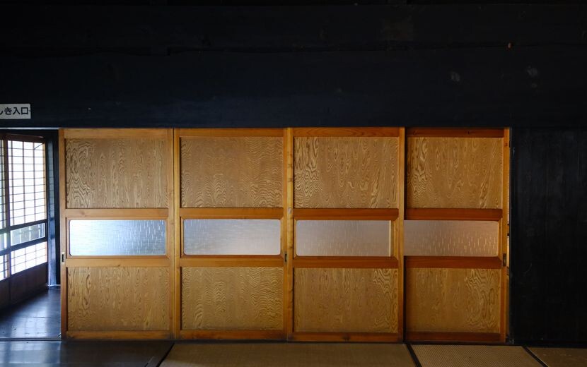 旅先の古民家の風景