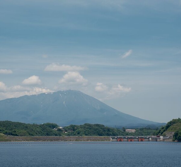 御所湖から見た岩手山