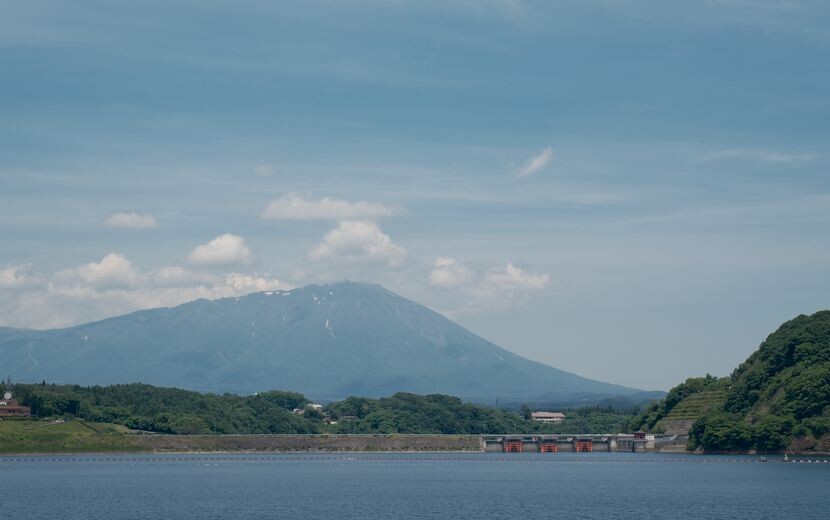 御所湖から見た岩手山