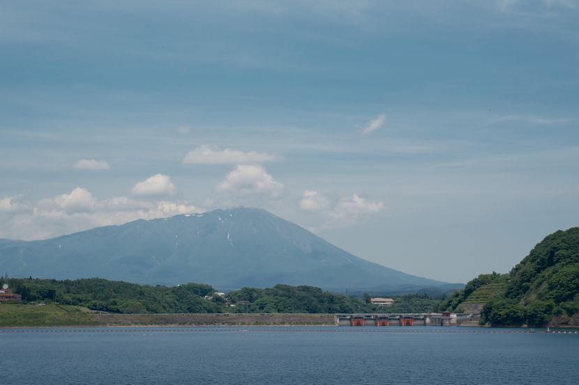 御所湖から見た岩手山