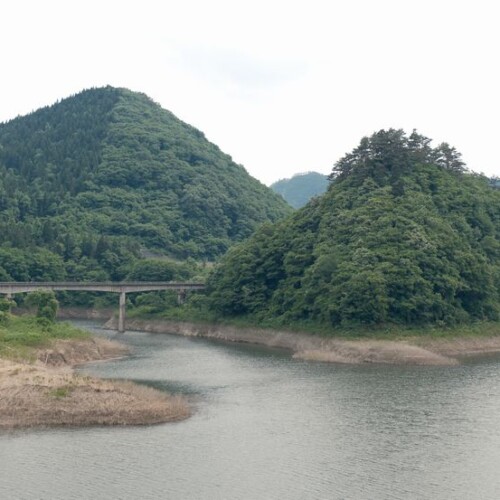 湯田ダム錦秋湖の春の風景写真