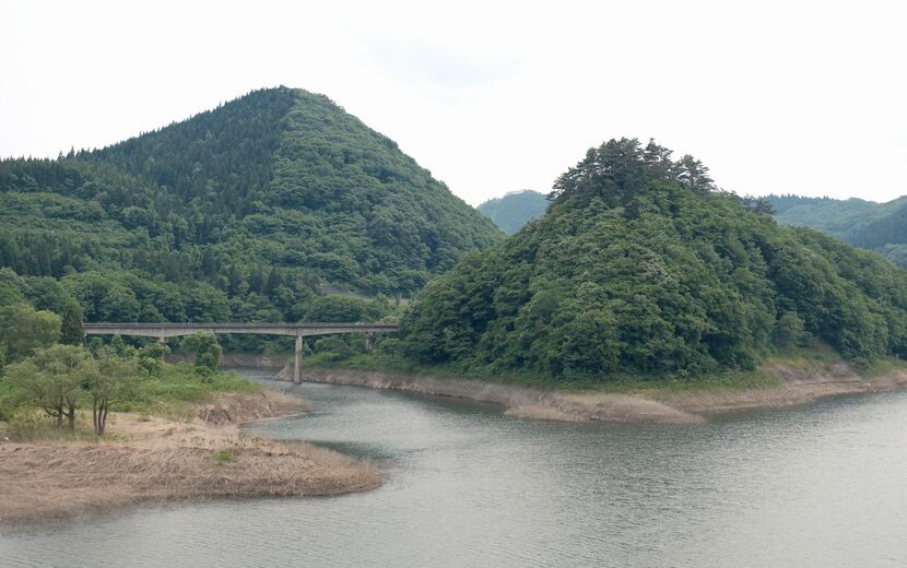 湯田ダム錦秋湖の春の風景写真