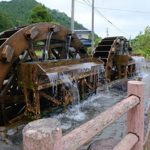 見かけた二連水車の風景