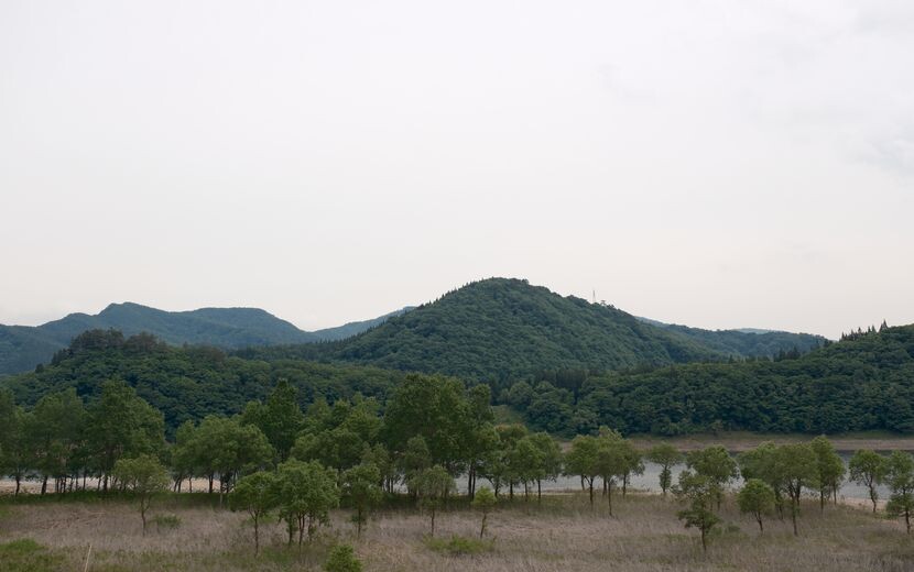湖底が露出した錦秋湖