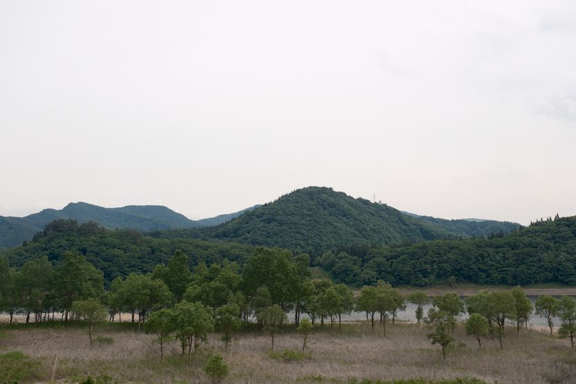 湖底が露出した錦秋湖
