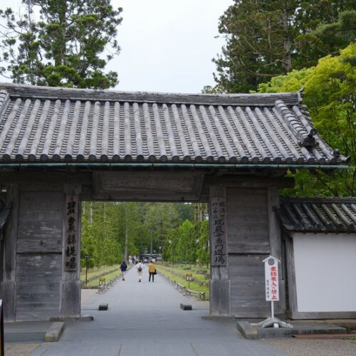 松島瑞巌寺の正門の6月の風景