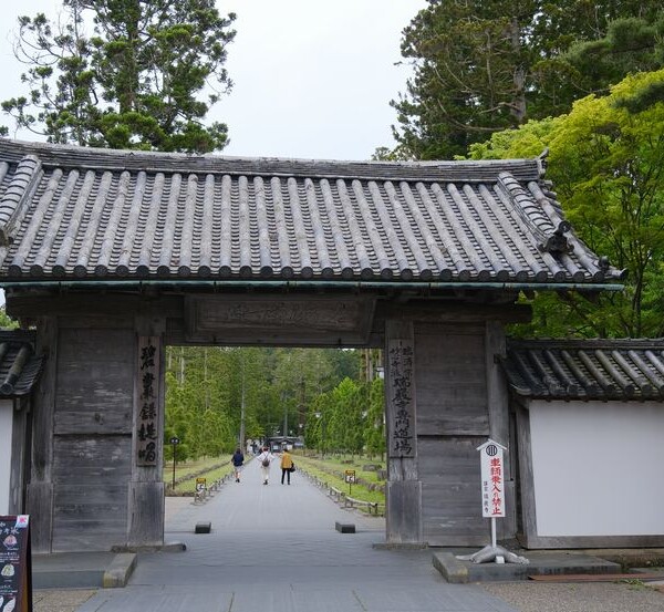 松島瑞巌寺の正門の6月の風景