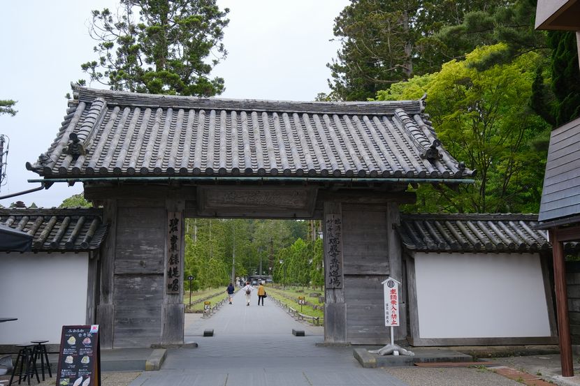 松島瑞巌寺の正門の6月の風景