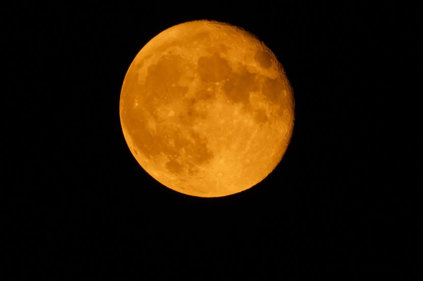 自宅から見た月の写真