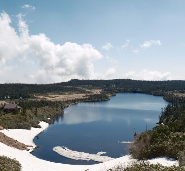 八幡平の八幡沼の風景写真