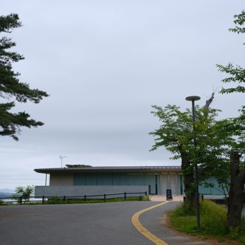 西行戻しの松公園のカフェー