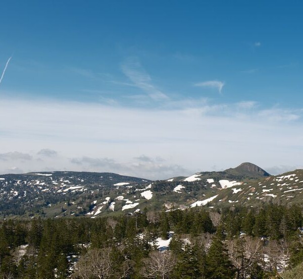 八幡平の春の残雪の風景写真